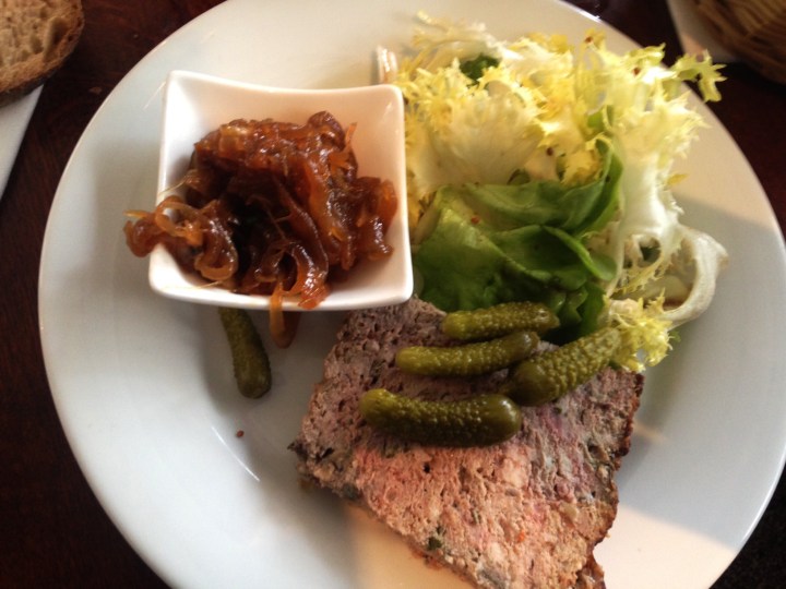 terrine de porc, confiture d'oignons - le grillon